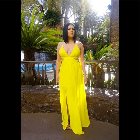 💛SALE💖Maxi Dress With Cut Out Waist💖💛 - Picture 4 of 5